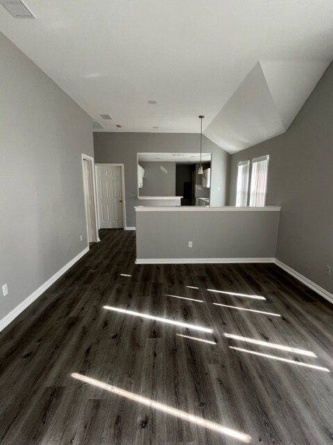 Building Photo - 505 Barnes St