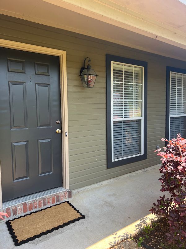 Building Photo - 104 W Pinebrook Dr