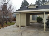 Building Photo - 2 Bed/2 Bath Apartment in NE Bend - Worthington Court