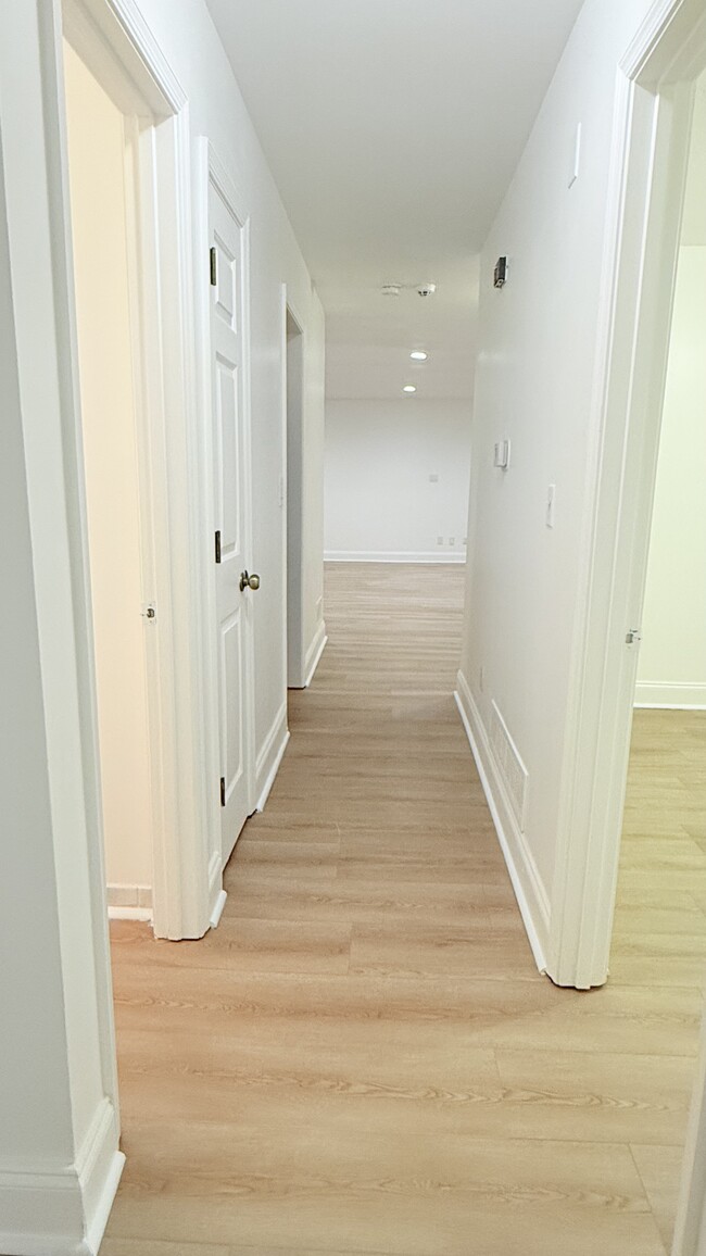 Hallway - 4871 Post Oak Tritt Rd NE