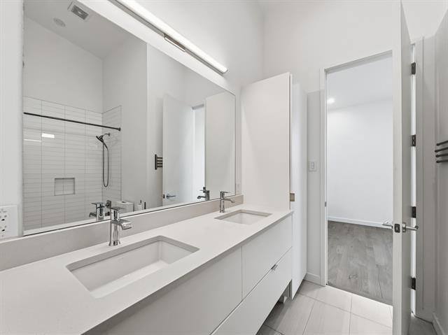 Building Photo - 4814 Manett St