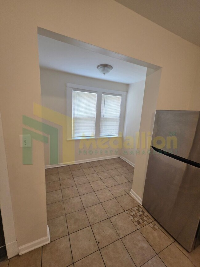Building Photo - Spacious 3-Bedroom Home with Modern Update...