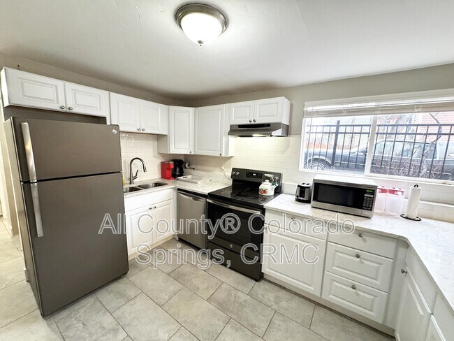 Building Photo - 2126 W Kiowa St