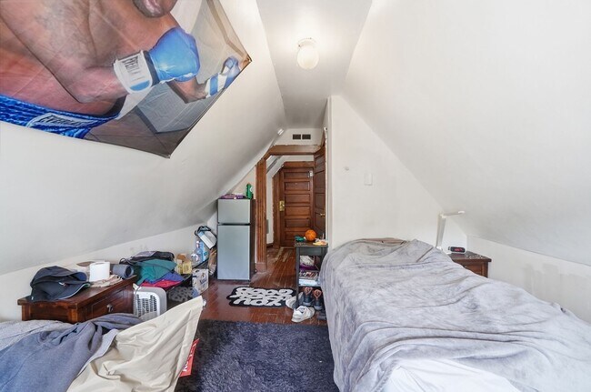 Building Photo - 5 Bedroom Clifton House Available Next to UC Campus