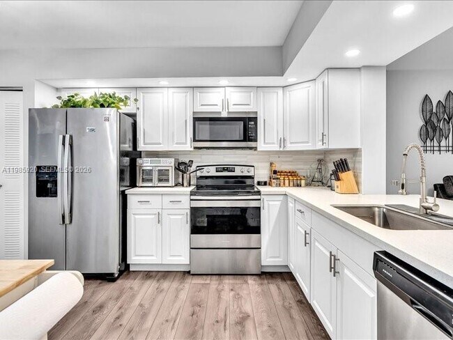 Building Photo - 12500 SW 5th Ct