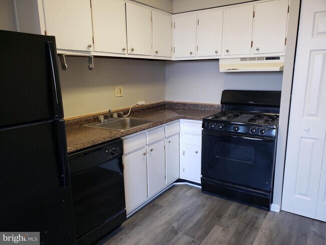 Building Photo - 4410 Oglethorpe St