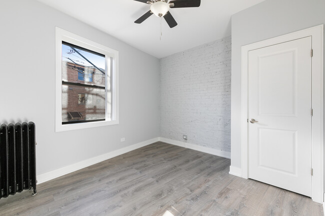 Building Photo - 7622 N Eastlake Terrace