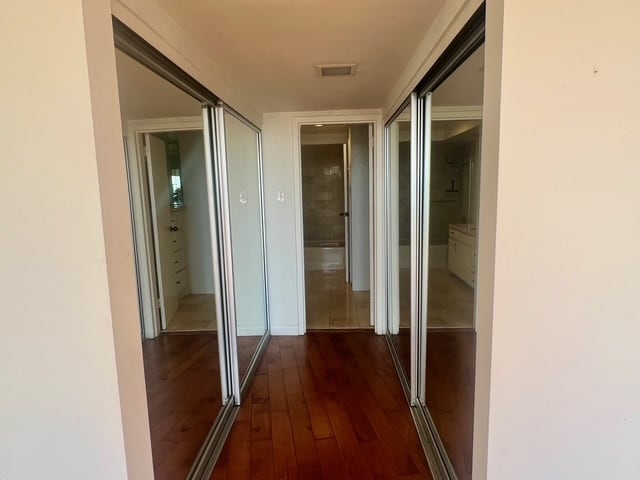 Closets - 4314 Marina City Dr