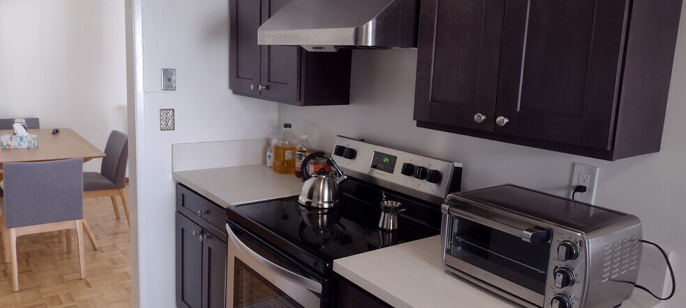 Building Photo - 528 N Jackson St