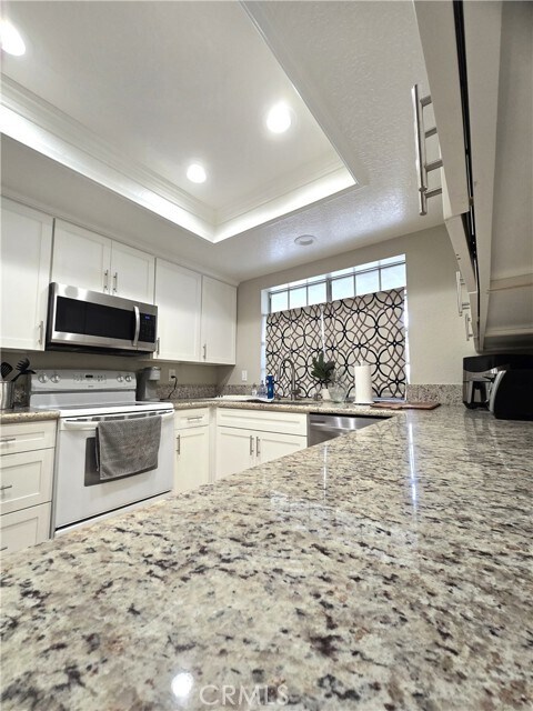 Building Photo - 1319 S Country Way
