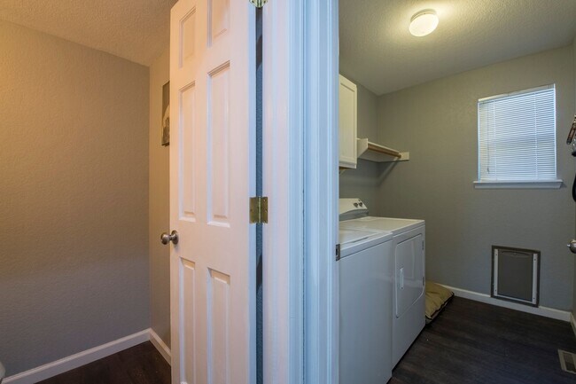 Building Photo - Immaculate 4B/3B in Superior - Available July 5th