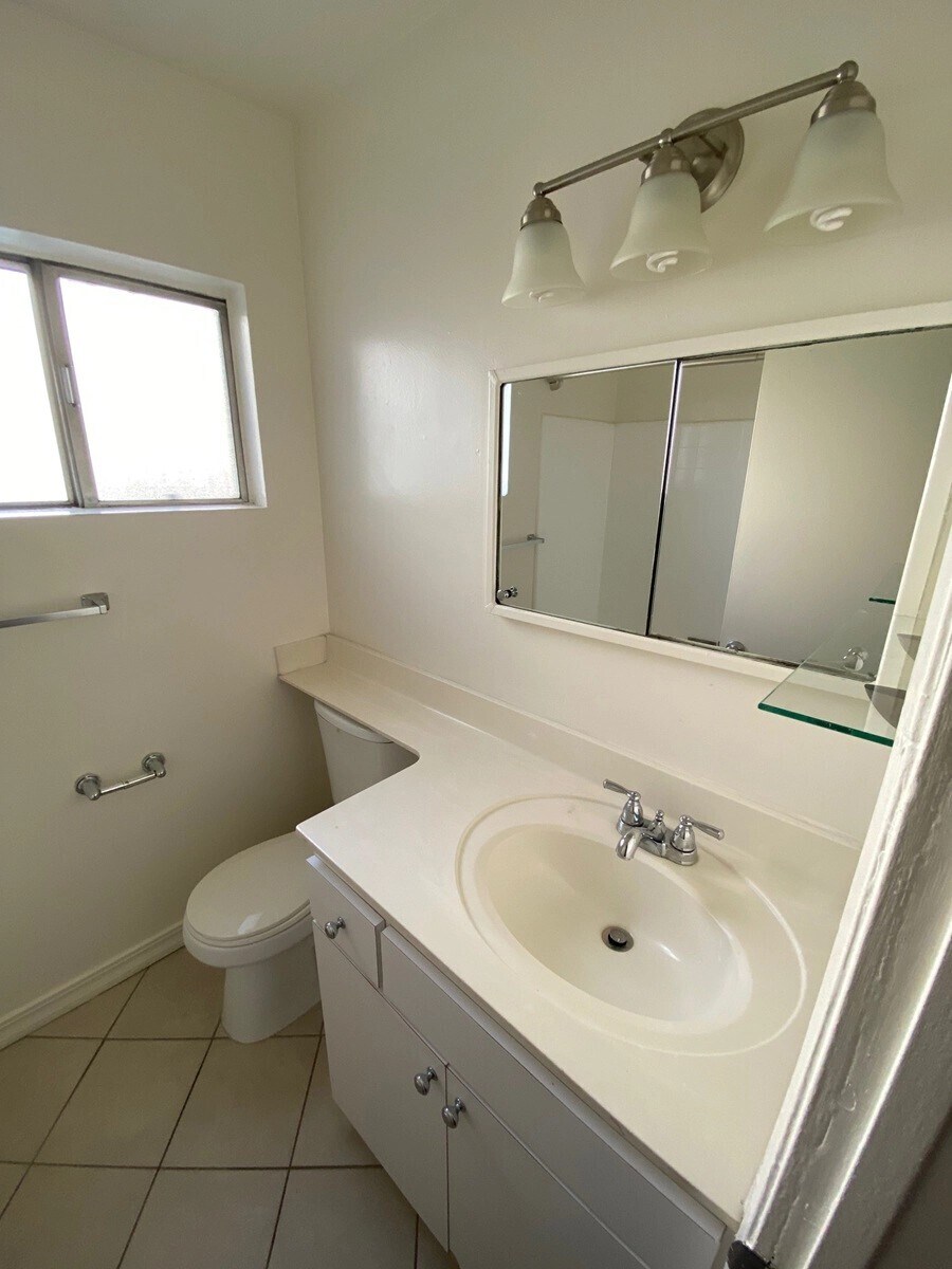 Building Photo - 1824 Manning Ave