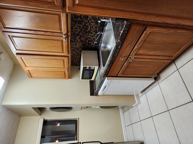 Building Photo - 545 Trace Cir