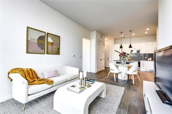 Building Photo - 800 Embassy Dr