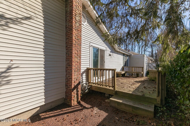 Building Photo - 717 Harmony Rd