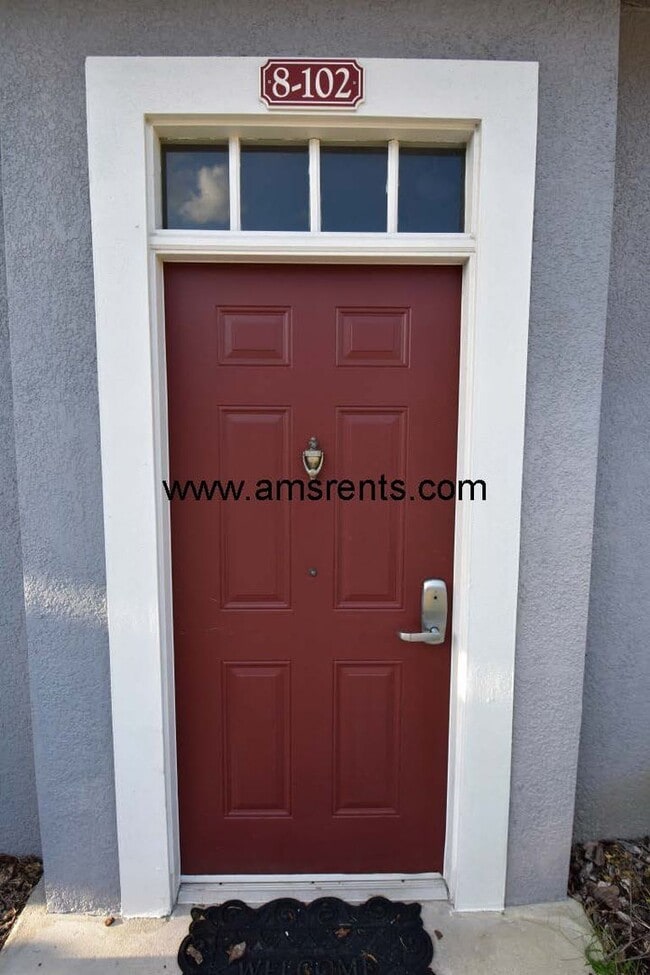 Building Photo - 4 bedroom and 3 bathroom Townhouse