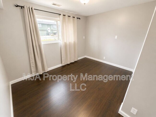 Building Photo - 6375 Fuchsia Dr