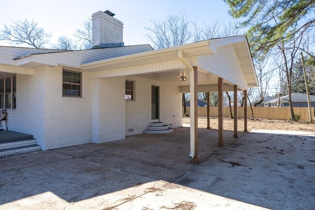 Building Photo - Close to downtown Athens! Beautifully renovated home with charm!