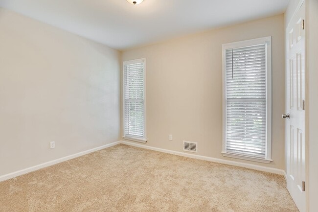 Building Photo - 2643 Laurel View Dr