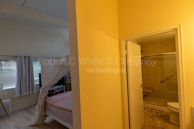 Building Photo - 102 Ledgebrook Dr