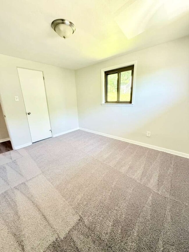 Building Photo - Fabulous 3 bed 1 bath House in Penn Hills
