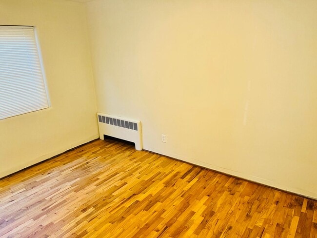 Building Photo - #81-SW Cedar Fourplex
