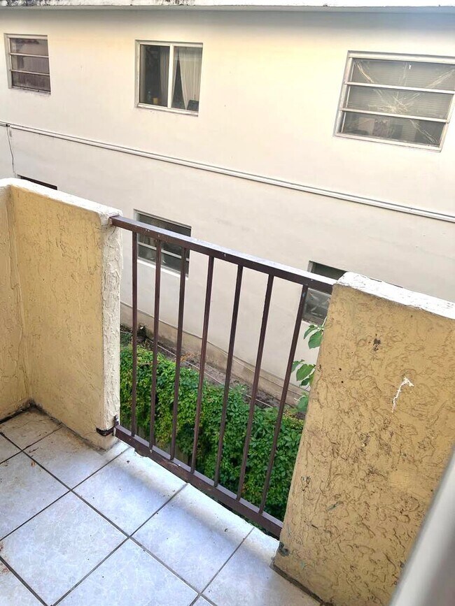 Building Photo - 1244 SW 5th St