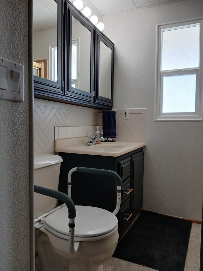 Building Photo - 9797 E 32nd St