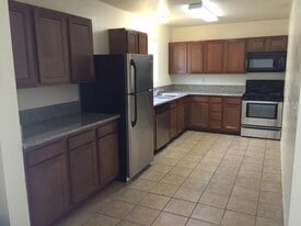 Building Photo - 1728 N Santa Rita Ave