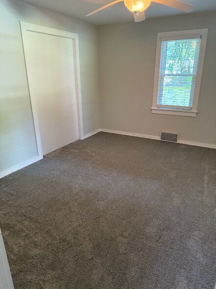 Building Photo - 116 Sioux Dr