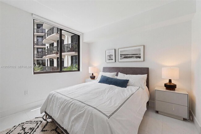 Building Photo - 301 Altara Ave