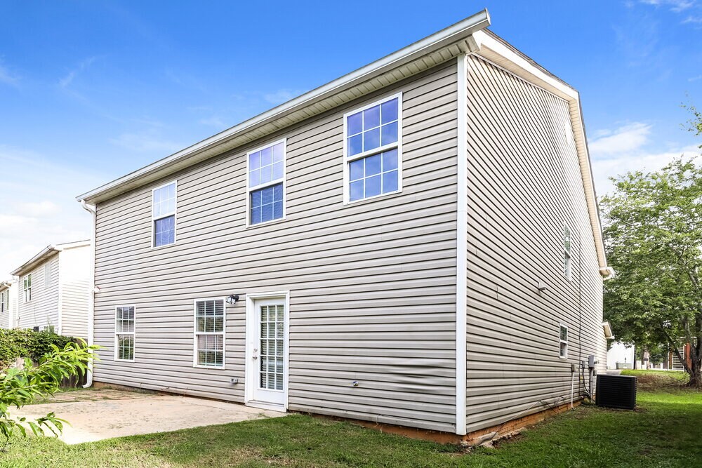 Building Photo - 1915 Simmons Ln