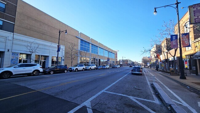 Building Photo - 4437 N Broadway St