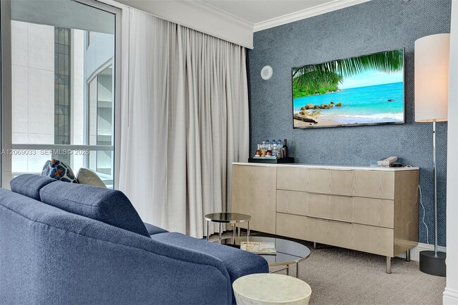 Building Photo - 4401 Collins Ave