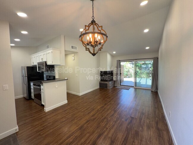 Building Photo - 9505 Arlington Ave