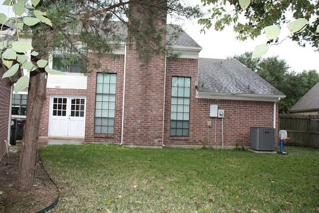 Building Photo - 2319 Mill Creek Dr