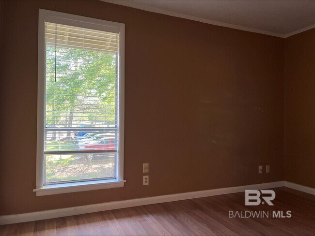 Building Photo - 2069 Sea Cliff Dr N
