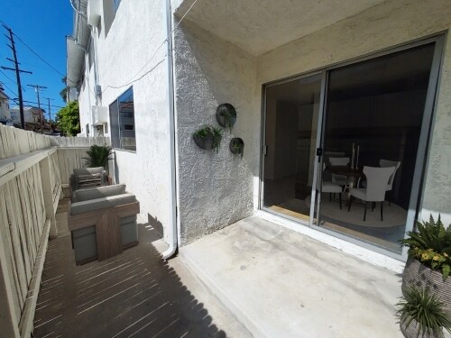 Interior Photo - 10138 Palms Blvd