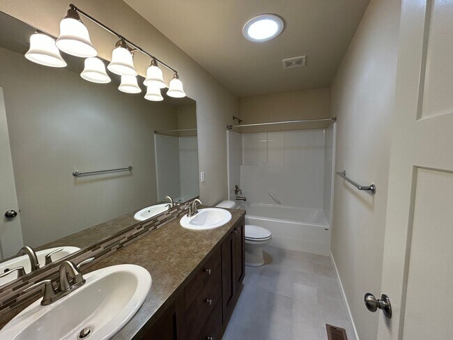 Building Photo - 4 bed/2.5 bath and 3 car garage and a down...