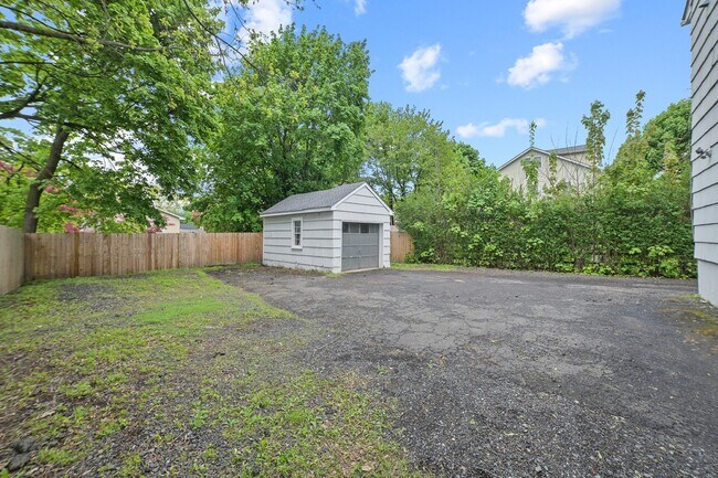 Building Photo - 59 Bernards Ave