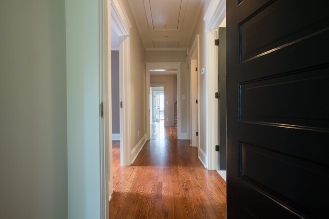 Building Photo - 2018 Englewood Ave