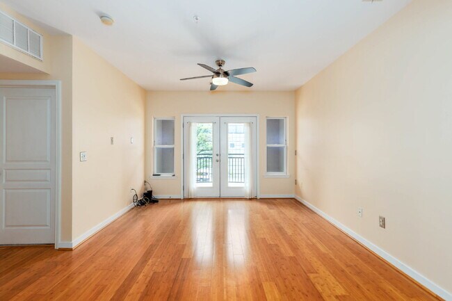 Building Photo - 2 Bedroom, 2 Bath Apartment in Birmingham
