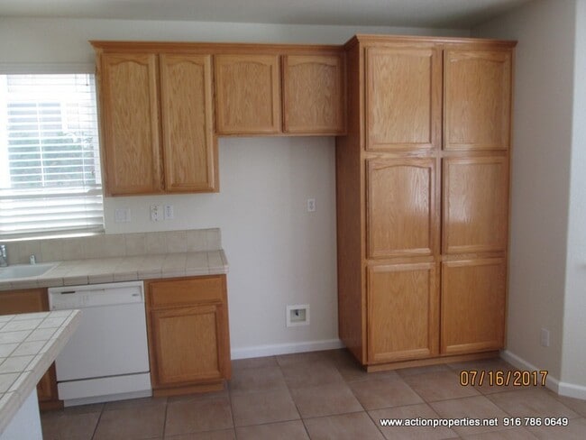 Building Photo - East Roseville, New Carpet * Paint, 2657sqft 4 Bed 3 Ba, 3 Car Garage Large Bonus Room