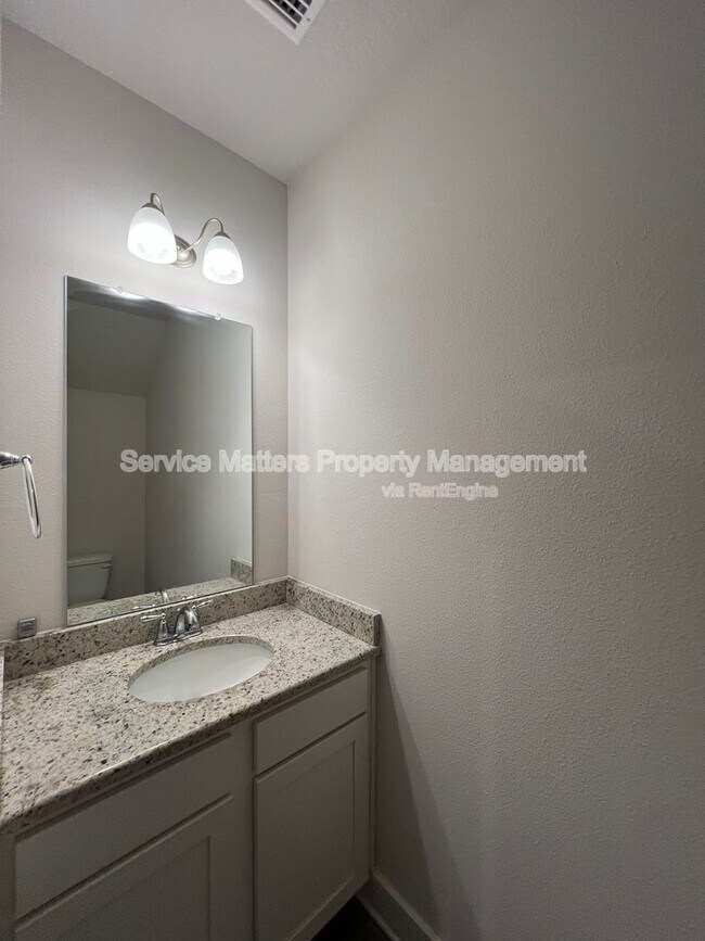Building Photo - 1615 Iroquois Ct