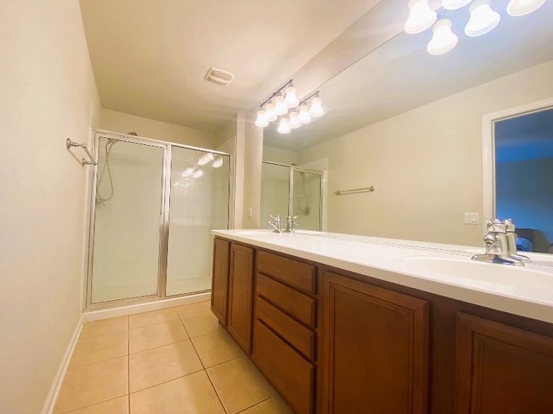Building Photo - 12974 Vennetta Way