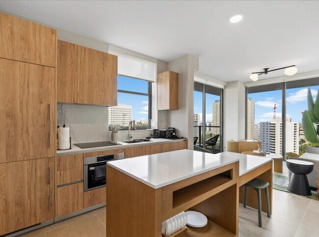 Building Photo - 11 NE 6th St