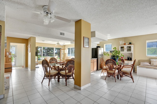 Building Photo - 1169 Hillsboro Mile