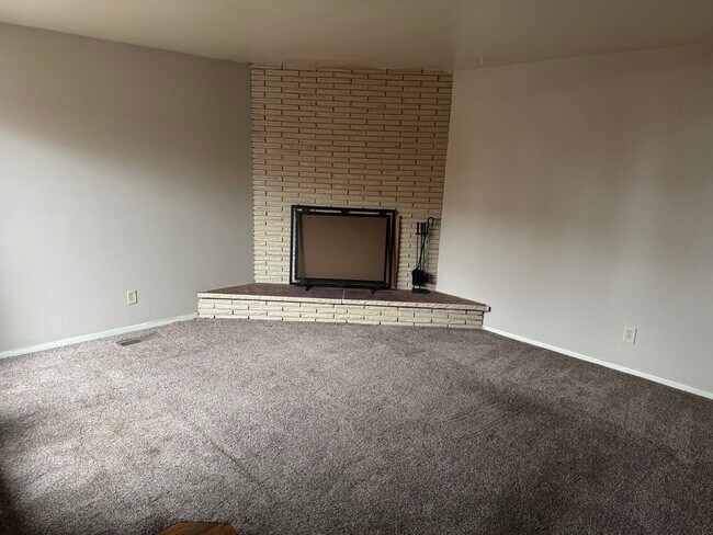 Living Rm/ Fireplace - 2059 N 250 W