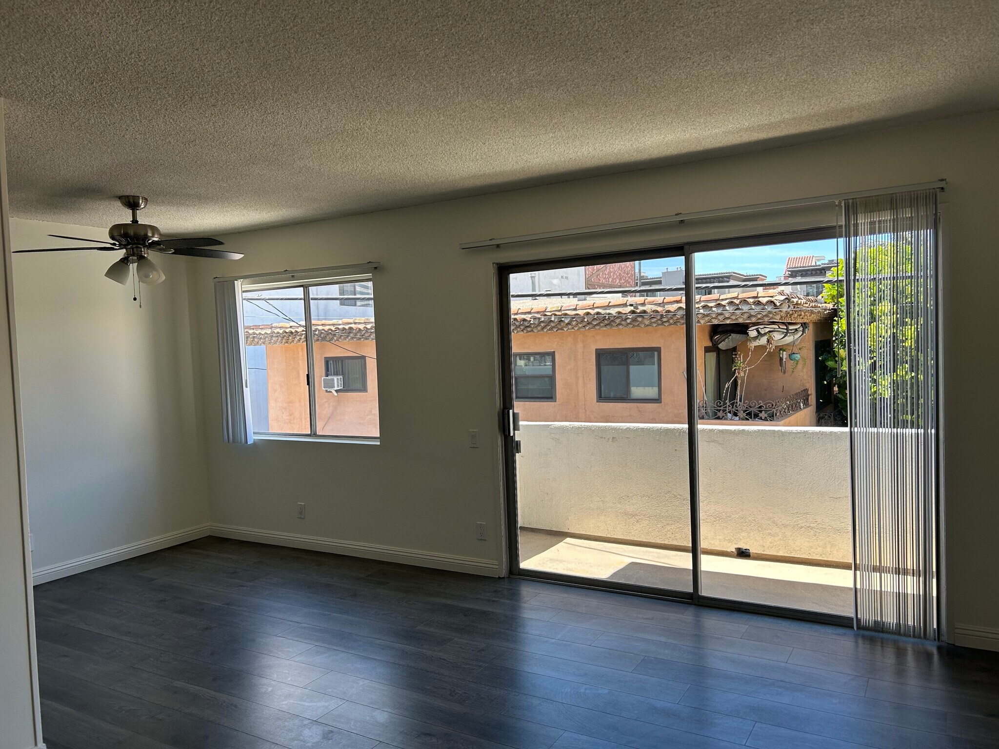 Building Photo - 1333 S Bundy Dr