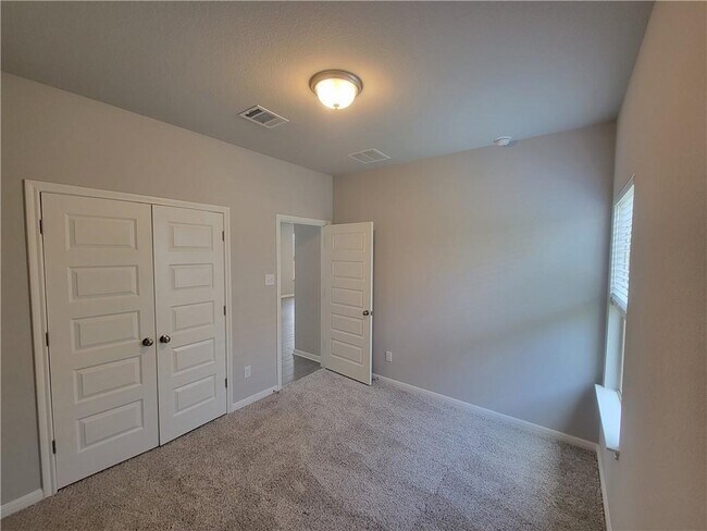 Building Photo - 489 Unforgiven Ln